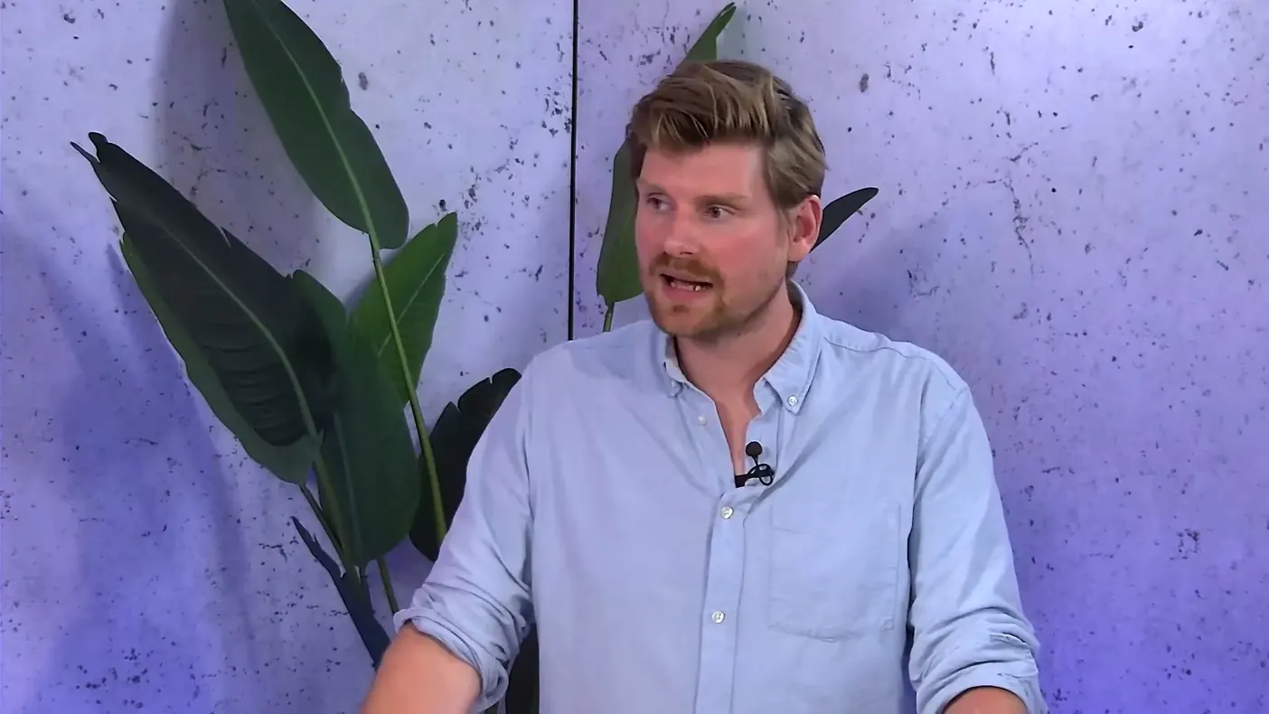 Matthijs Mentink vertelt in de studio van Frankwatching