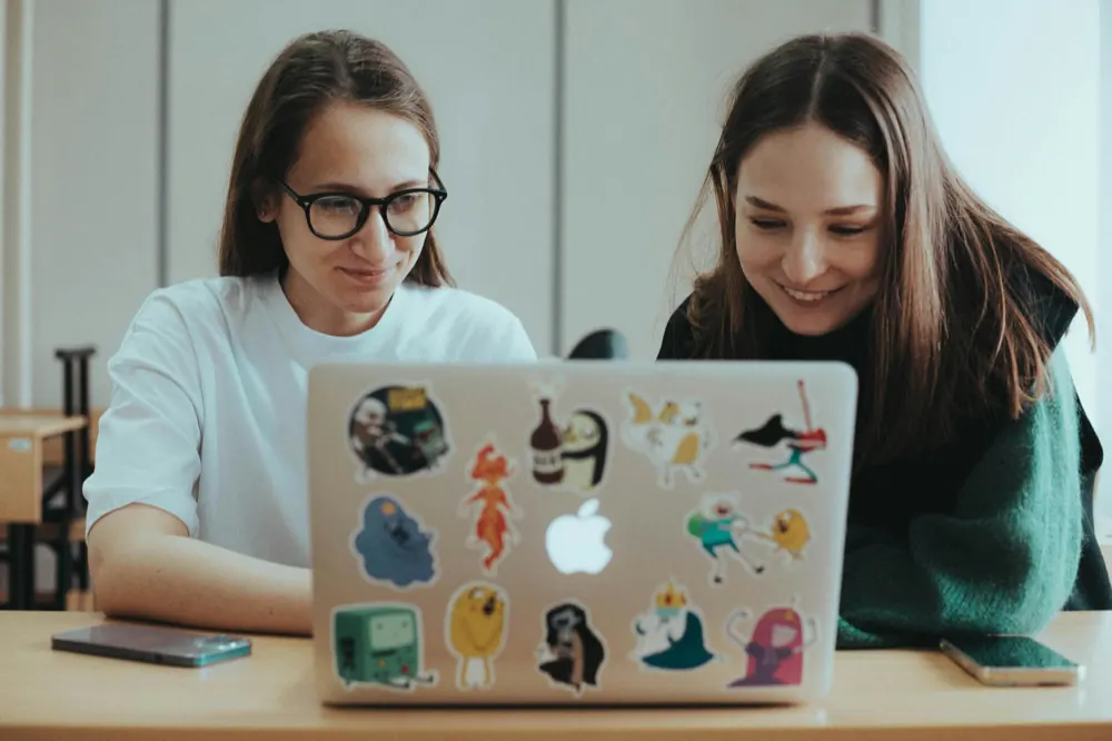 Deelnemers aan de Social Media Strategie Hackathon aan het werk